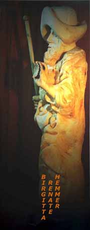 Holzskulptur von links gesehen:Jakobus zeigt demonstrativ die Muschel